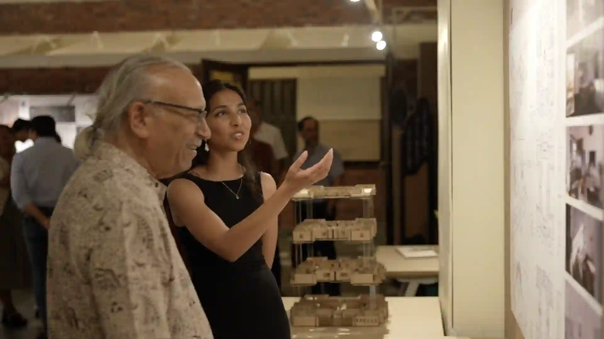 A student explaining her major design project to Ar. Vinod Gupta (Partner, Space design consultant.)